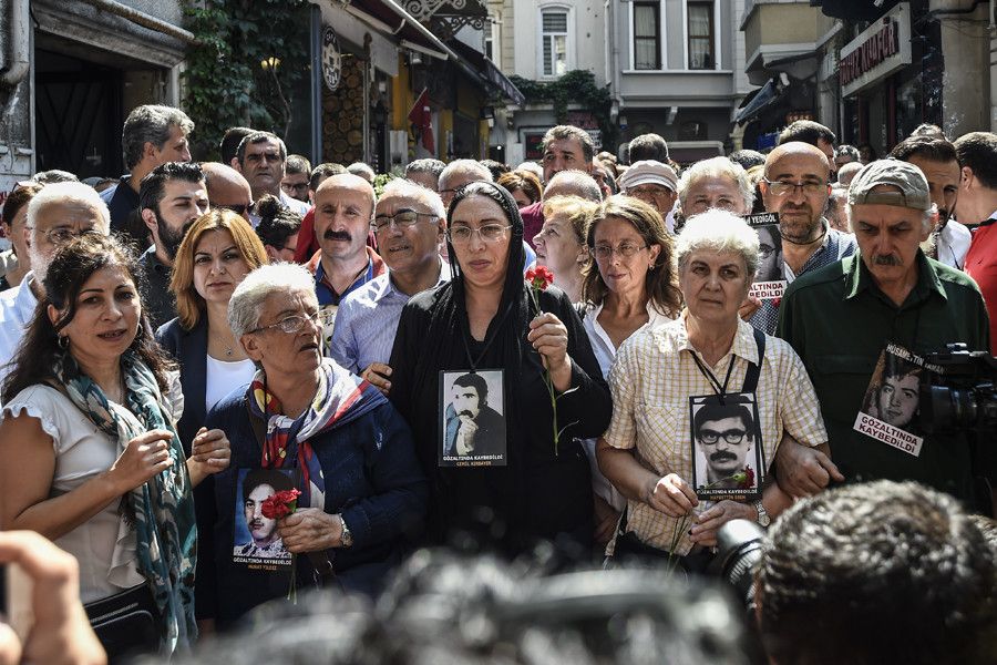 “CUMARTESİ ANNELERİ”NE YASAK