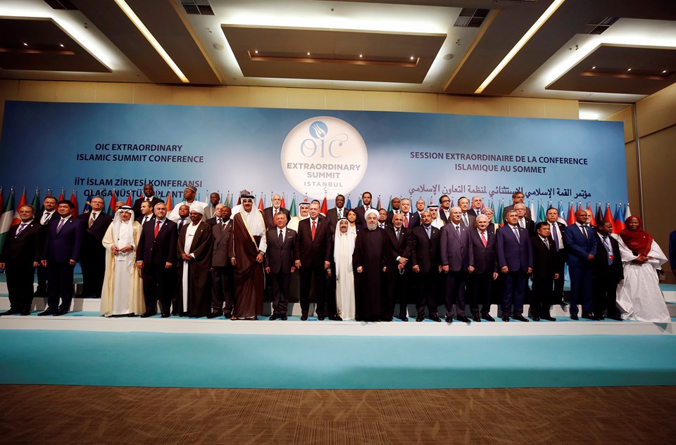 Zirveye katılan Cumhurbaşkanı Erdoğan ve diğer ülkelerin temsilcileri aile fotoğrafı çektirdi.
