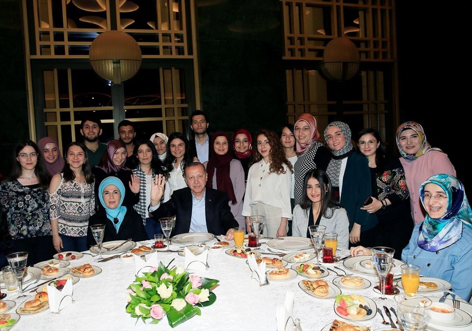 "İki kere iki dort, yalan soyluyor"