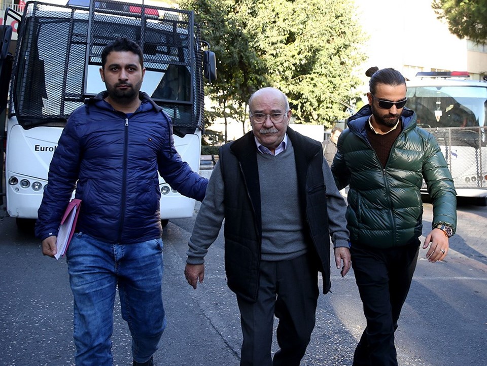 Gözaltına alınan gazetenin yazarlarından Aydın Engin, Haseki Eğitim ve Araştırma Hastanesinde sağlık kontrolünden geçirildi.