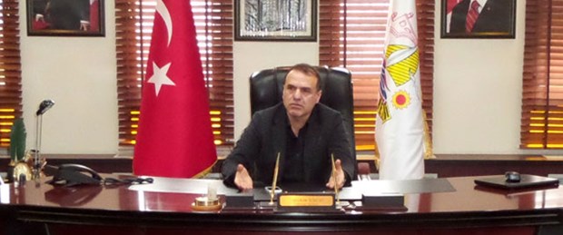 Damat adayından başkana bıçak