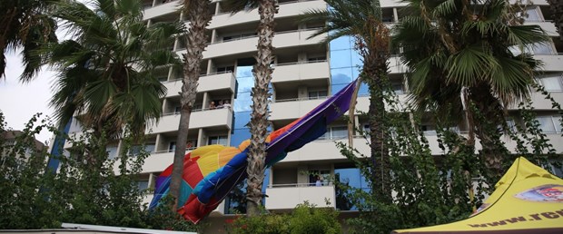 Antalya'da deniz paraÅütünün halatı koptu; 2 turist 20 metreden düÅtü ile ilgili görsel sonucu