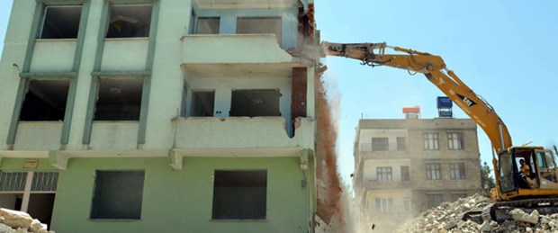 Deprem riski 124 kamu binasını yıktırdı