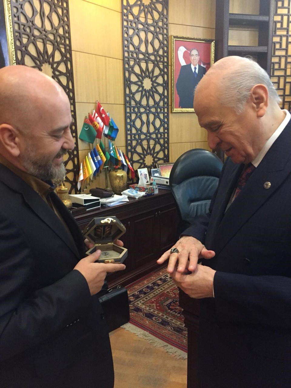 Takı tasarımcısı Servet Küçükdemirel ve MHP lideri Devlet Bahçeli