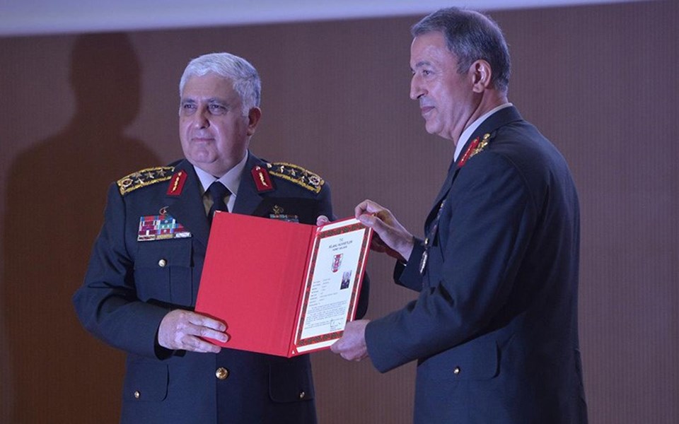 Törende Orgeneral Necdet Özel, Genelkurmay Başkanlığı görevini, Orgeneral Hulisi Akar'a devretti.