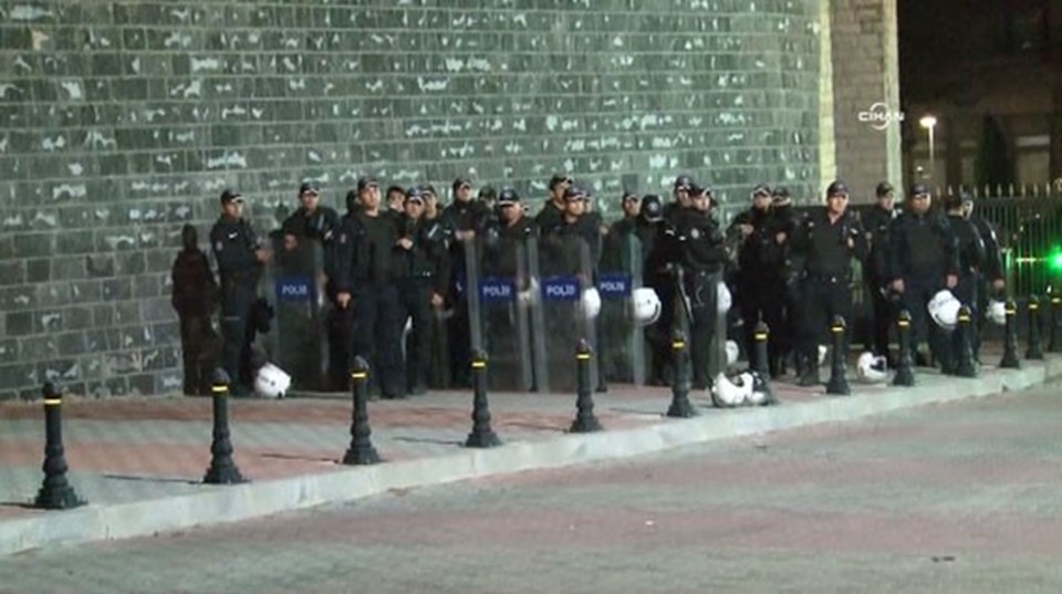 Çevik Kuvvet ekipleri geniş güvenlik önelim aldı.