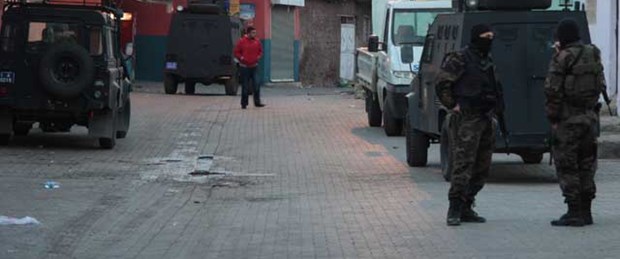 Diyarbakır'da 800 polisle operasyon
