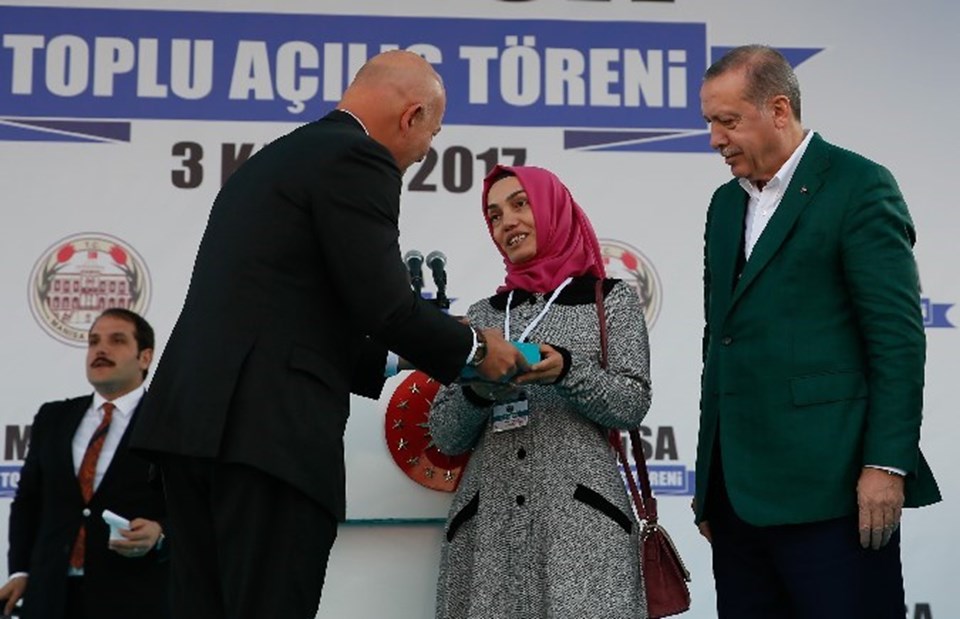 Erdoğan, Soma'daki madenci ailelerine evlerini teslim etti ile ilgili görsel sonucu