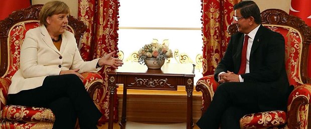 merkel-dolmabahçe-davutoğlu-görüşme181015.jpg
