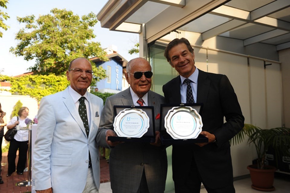 Mustafa Öz (ortadaki) 94 yaşında hayatını kaybetti