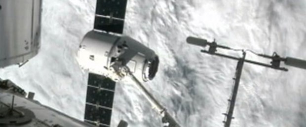 Dragon astronotlara dondurma taşıdı