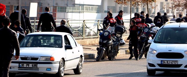 dugun-konvoyunda-kavga-2-polis-yarali_4919_dhaphoto1.jpg