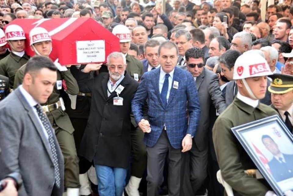Avrupa Birliği Bakanı ve Başmüzakereci Ömer Çelik, şehit ailesini teselli etti