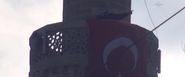 Emekli astsubaydan minarede protesto