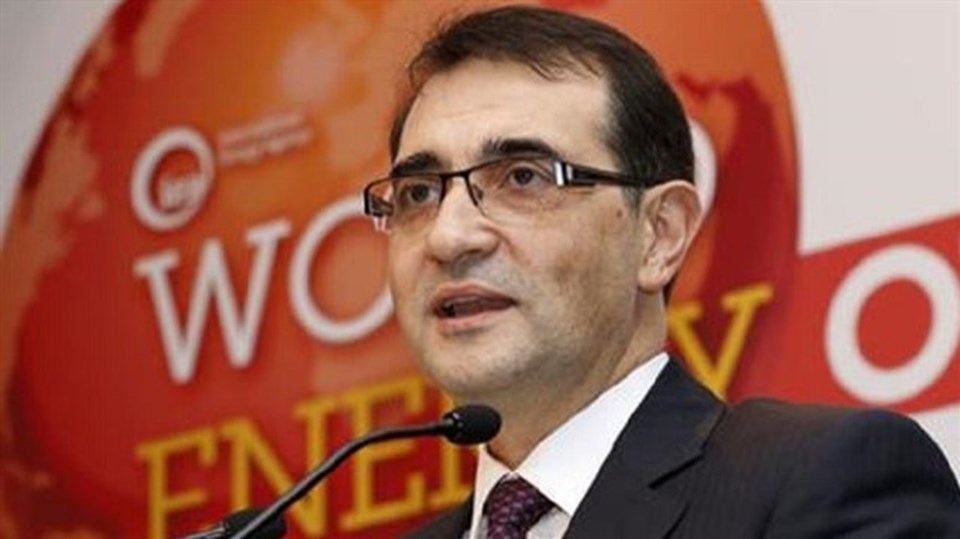 1965 yılında Bilecik'te doğan Fatih Dönmez, evli ve 3 çocuk babasıdır.