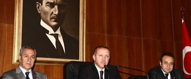 Erdoğan: Akman'ı ben değil kendisi savunur