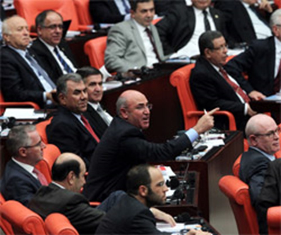 Cemil Çiçek, özellikle, CHP İstanbul Mılletvekili Mahmut Tanal'ı uyardı