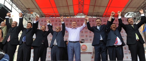 Erdoğan: Mitingde Türk bayrağı niye yoktu?