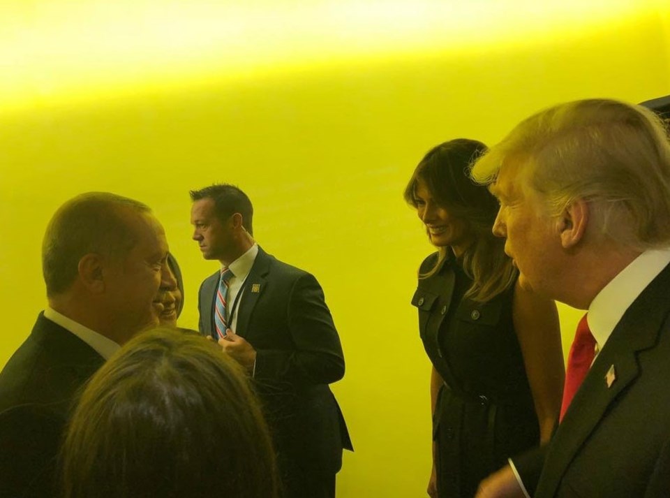 BM Genel Kurulu kulisinde sürpriz görüşme. Cumhurbaşkanı Recep Tayyip Erdoğan ABD Başkanı Donald Trump'la karşılaştı.  