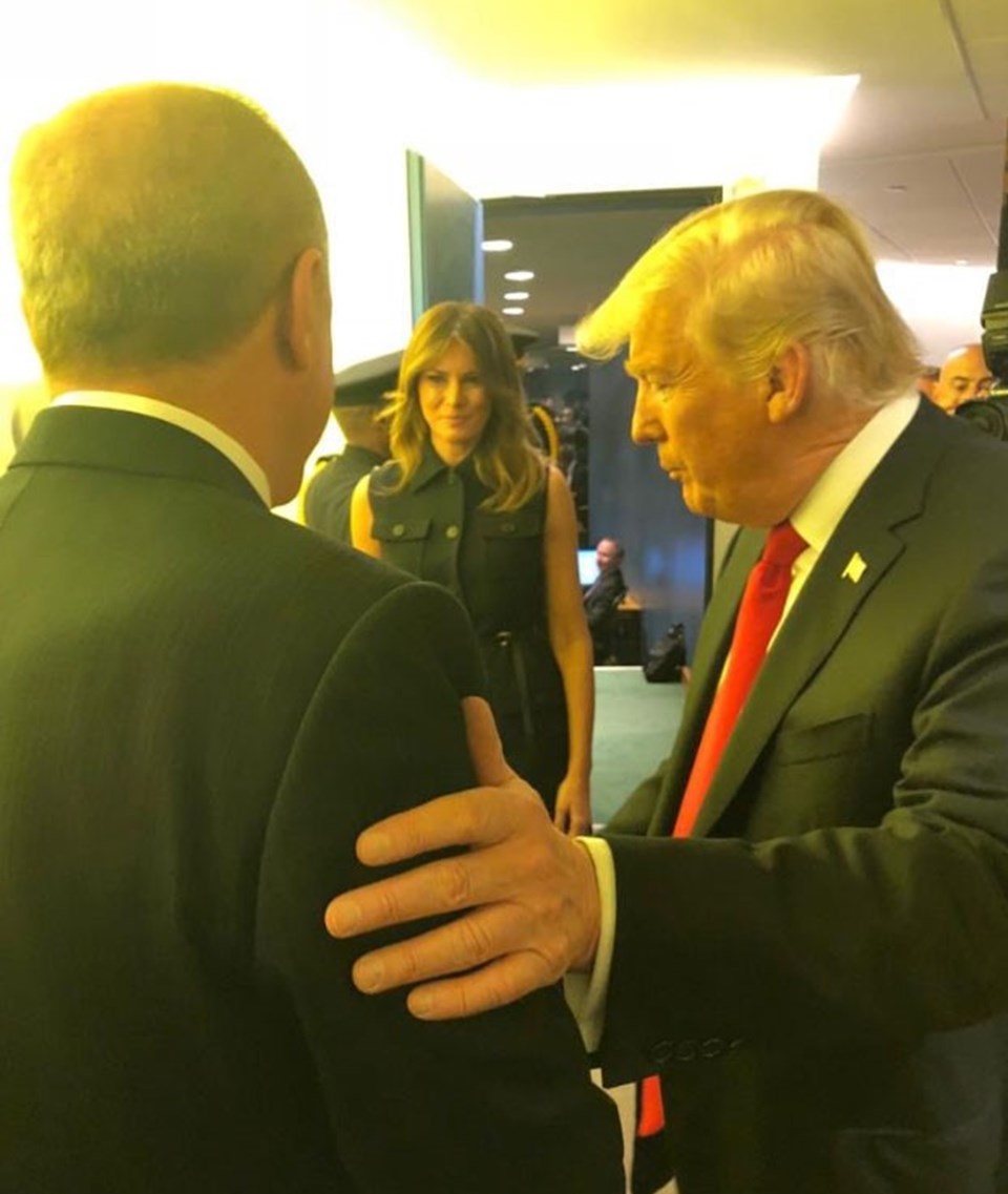 Cumhurbakan Recep Tayyip Erdoan, Trump'n ei Melania Trump'la da selamlat. 

