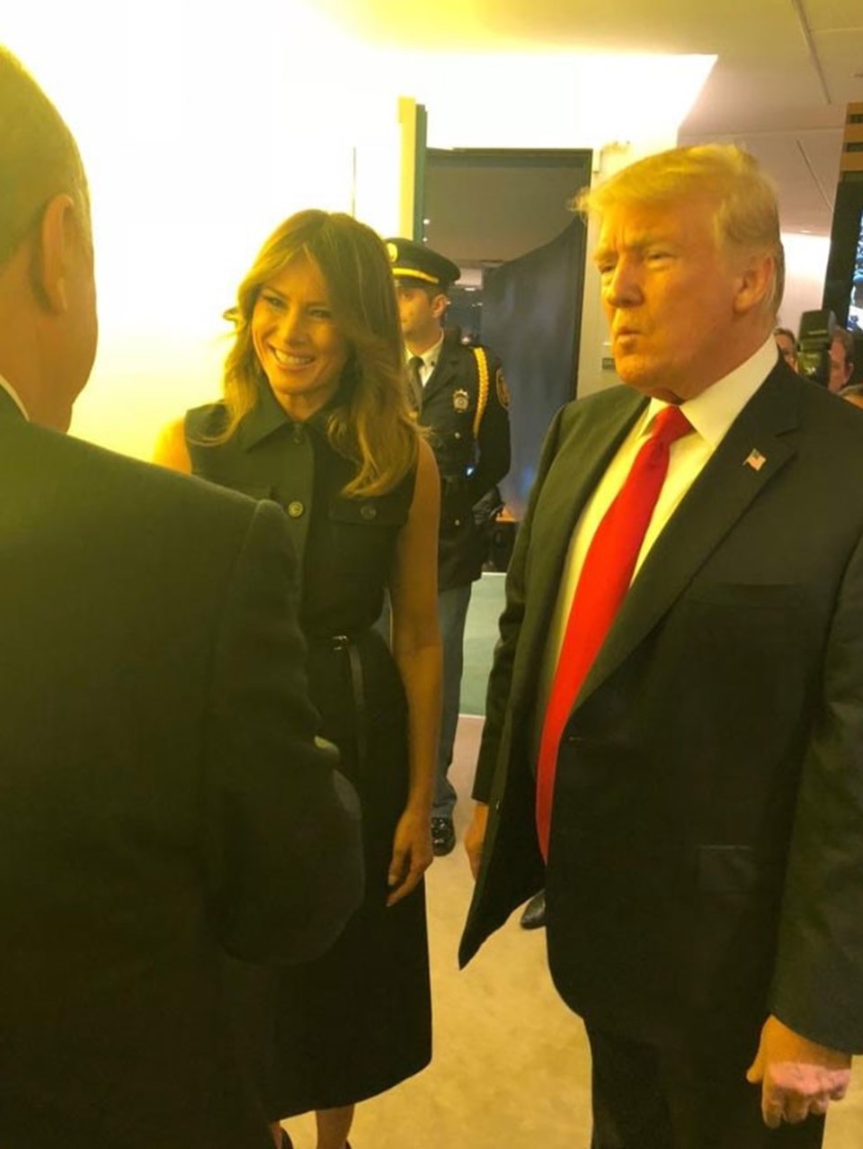 Cumhurbaşkanı Erdoğan ile ABD First Lady'si Melania Trump tokalaştı.