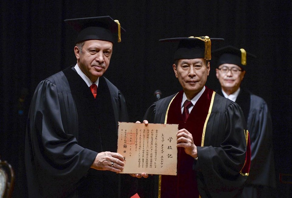 Cumhurbaşkanı Erdoğan'a, Waseda Üniversitesi tarafından fahri doktora verildi.