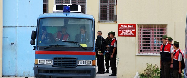 Ergenekon'da 2 teğmen tahliye edildi