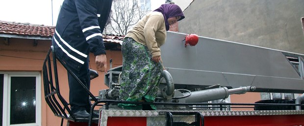 Eşini eve kilitleyen koca gözaltında