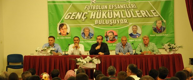 eski milli futbolcular hükümlülerle buluştu.jpg