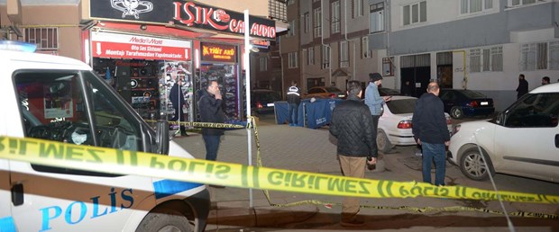 eskisehirde-markette-silahli-saldiri-1-olu-1-yarali_8535_dhaphoto1.jpg