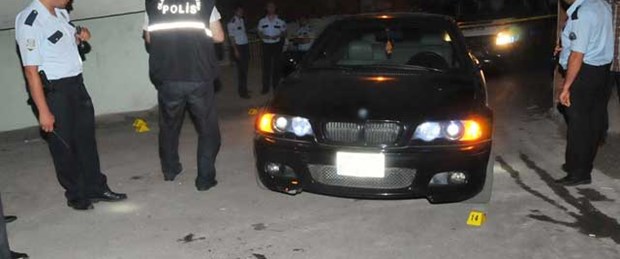 Evinin önünde 14 kurşunla öldürüldü