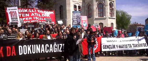 Gazeteciler baskılara karşı yine sokakta