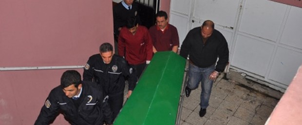 Genç anne boğazı kesilmiş halde bulundu