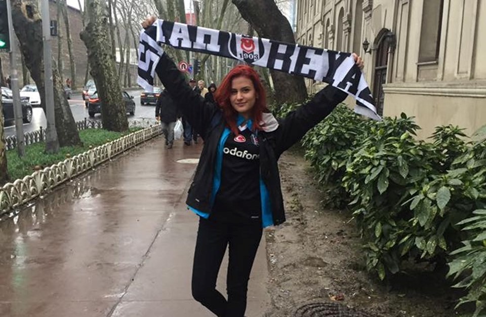 Beşiktaş taraftarı olan Ecem'in bulunması için Çarşı grubu da birçok Twitter'da çağrı yapmıştı