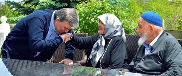 Gül'den annesine Twitter jesti