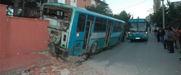 Halk otobüsünün freni patladı: 11 yaralı
