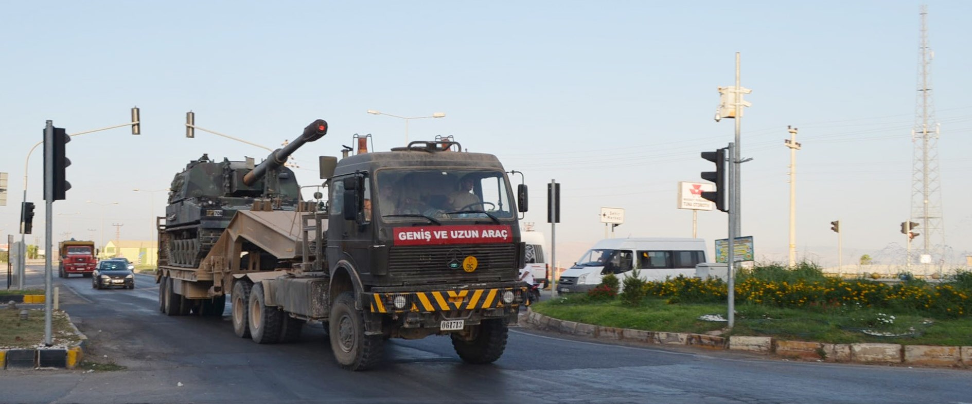 Hatay’da sınır bölgesine obüs sevkiyatı ile ilgili görsel sonucu