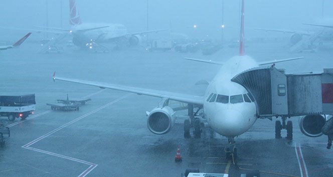 Hava trafiğine yağmur engeli