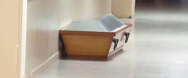 cenazeler karıştı.jpg