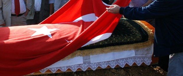 Her tabuta Türk bayrağı yok