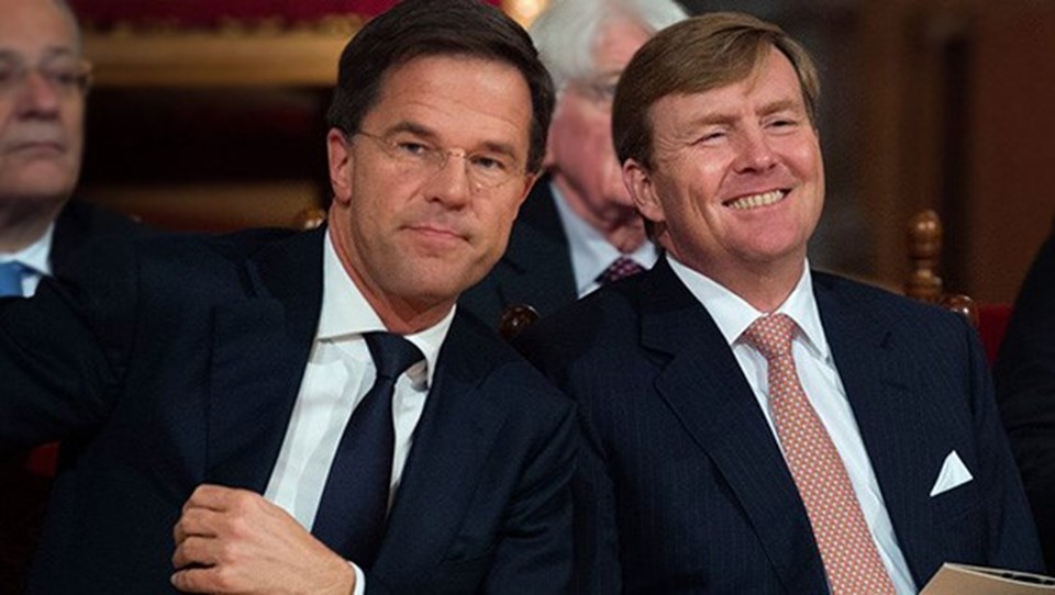 Hollanda Başbakan Mart Rutte (solda) ve Hollanda Kralı Willem Alexander.
