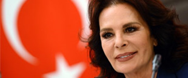 Hülya Koçyiğit: Akil insanlığı bırakırım