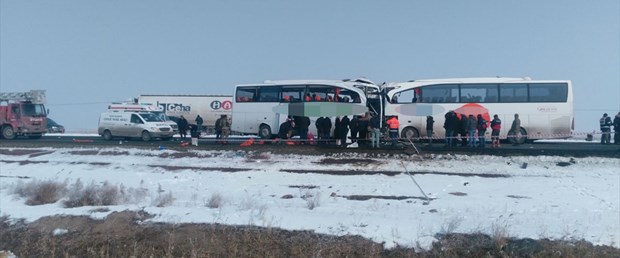 otobüsler çarpıştı.jpg