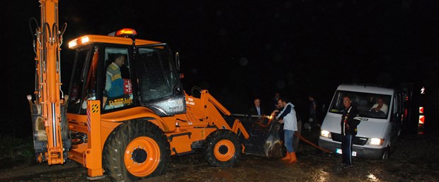 İki heyelan arasında mahsur kaldılar