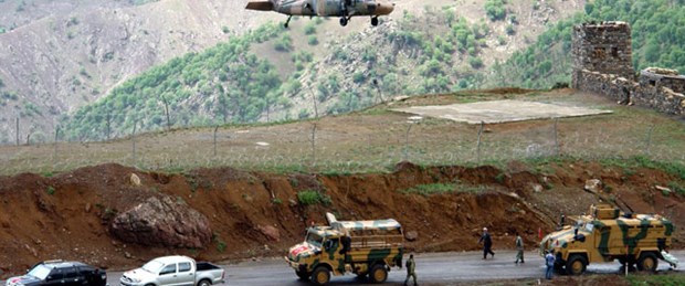 İki karakola eş zamanlı saldırı: 1 şehit