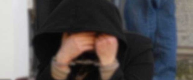 İki kızını boğarak öldürmekten tutuklandı