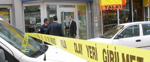 İki PTT'den 208 bin lira çalındı