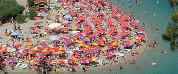 İki turist 20 dakika arayla boğuldu