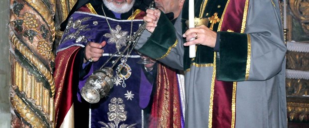 İlk ayinde kayıp çocuklar için dua
