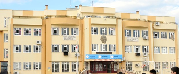ilkokul-ogrencisine-ogretmen-dayagi.jpg